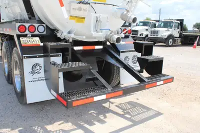 Used 2019 VOLVO VHD64B200 Vacuum Truck Texas US | Roll Off Truck World #1491991