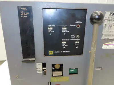 Square D DS 206 Air AC Circuit Breaker 600VAC 600A 3 Pole Amptector I-A