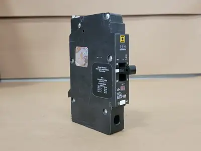 NEW SQUARE D EDB16015