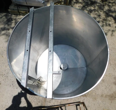 USED 150 GALLON TANK 150 GALLON MIX TANK