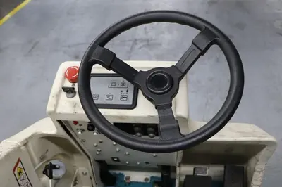 USED TENNANT 7200