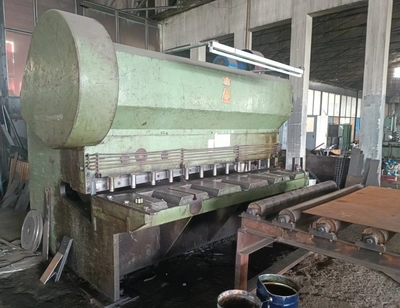 ERFURT Guillotine Shear, in very good working condition, visible under power