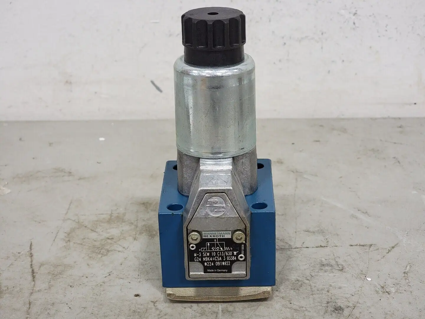 NEW MANNESMANN REXROTH M-3 SEW 10 C13/ 630 M G24 N9K4