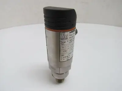 IFM Efector PN3322 Electronic Pressure Monitor 7/16 UNF Port 20-30 VDC