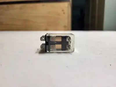 USED OMRON LY2