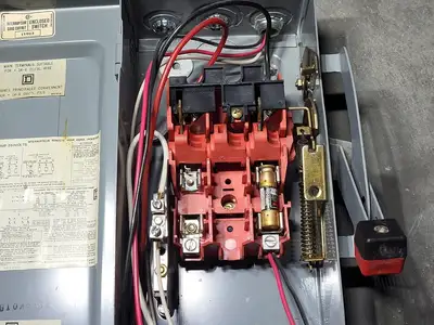 USED SQUARE D CH221N