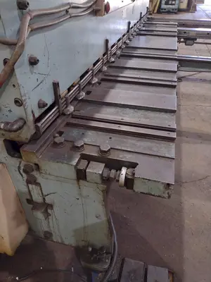 13' x 1/4" AMADA MODEL #M-4065 MECHANICAL POWER SQUARING SHEAR, FRONT GUAGING, CONVEYOR & STACKER: STOCK #19272