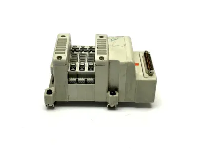 SMC VV5QC11-03N7FD0-D0S Plug In Manifold Base 3-Station w/ Din Rail Mount - Used
