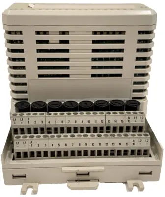 USED ABB 3BSE008572R1 / DI810