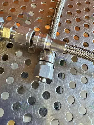 Used SWAGELOK SS-4CP4-10 CHECK VALVE W/ 31" STAINLESS STEEL BRAIDED HOSE 3/4" TO 1/2" Hoses California US | Equipment Lab #1427417
