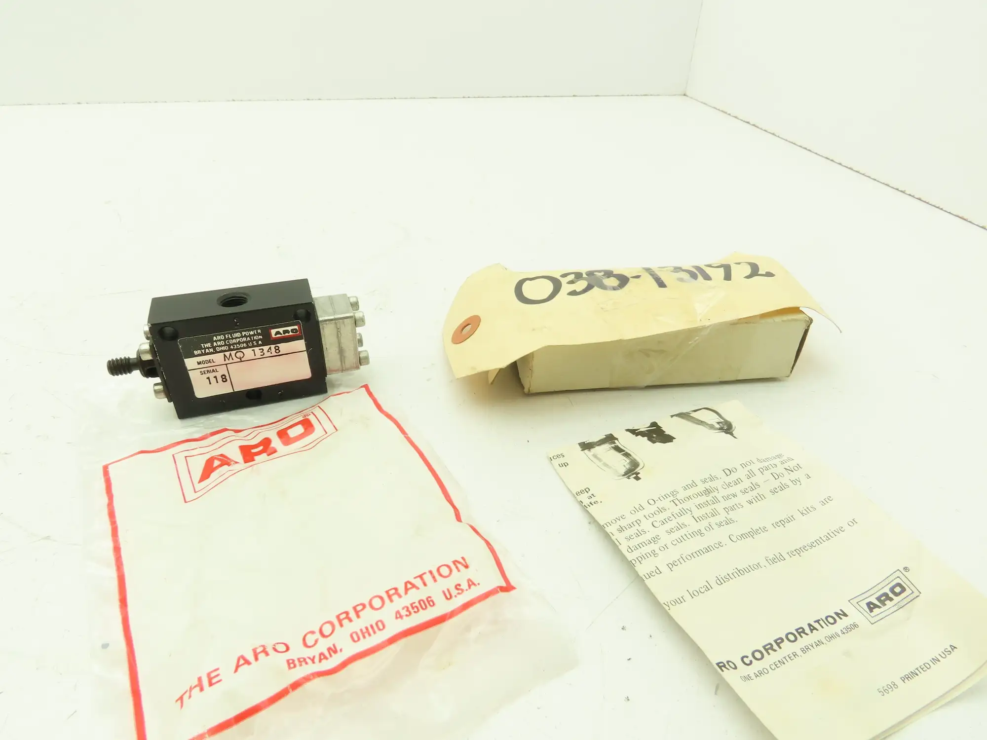 Aro MQ 1348 Pneumatic 3 Way Valve NC 1/8" NPT Air or Manual Activated