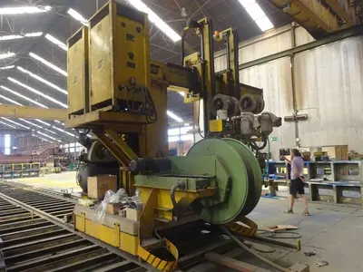 USED ESAB WELDING CRANE FOR COMPOSITE BEAMS