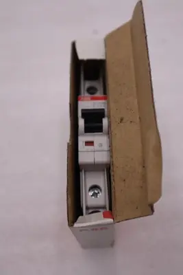 LOT OF 2 NEW ABB SU 201M K0,5 CIRCUIT BREAKER  2CDS 271337 R0157 STOCK H1310A