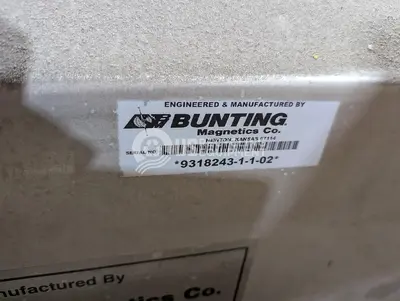 Unknown Manufacturer: Used 32" x 27' Infeed with Crossbelt Magnet