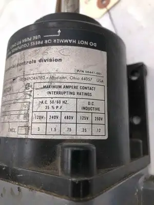 Hubbell 2210-132CC1 Explosion Proof Pilot Duty Speed Switch 120/240/480VAC