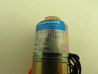 Honeywell Skinner 3139BBN1GN00 Solenoid Valve 3-Way NO 12VDC 100 PSI 1/8" NPT