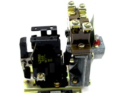 NEW SQUARE D 9050-AO-10D PNEUMATIC TIMER SERIES A 9050AO10D