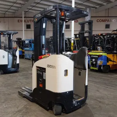 USED 2019 CROWN RR5725-45