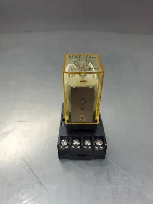 USED IDEC RR2P-UL 120VAC Relay Module w/Idec SR2P-06 Base