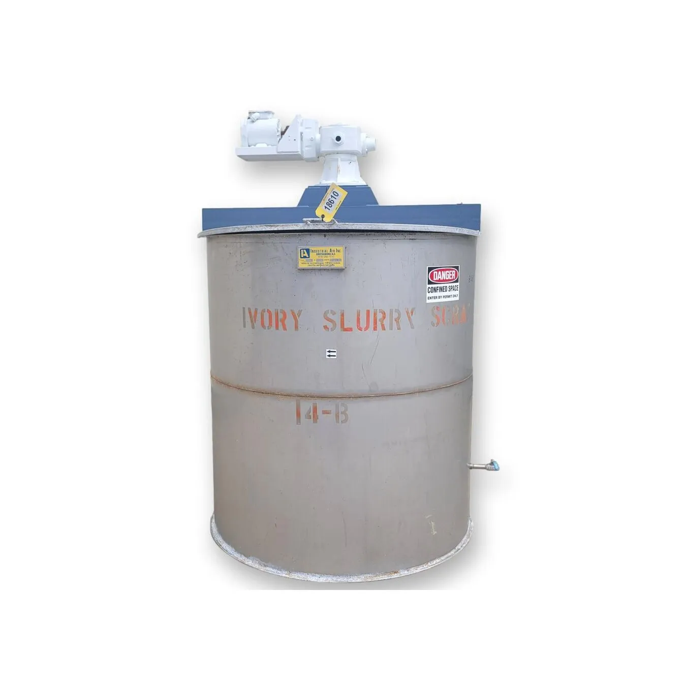 Used Industrial Air Inc. Stainless Steel Vertical Mix Tank - 750 Gal.