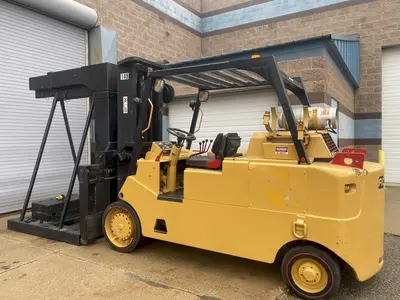 30,000 LBS ROYAL MODEL #T300B LP GAS FORKLIFT & HYDRAULIC BOOM: STOCK #19586