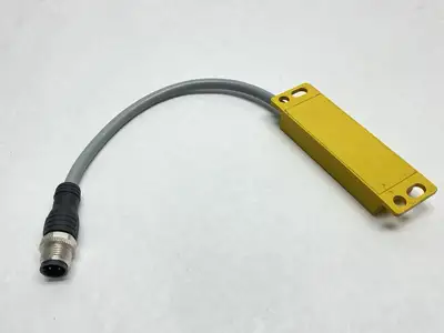 USED SICK MAGNETIC SAFETY SWITCH 1062542