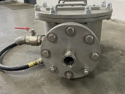 Liquid Magnet Trap