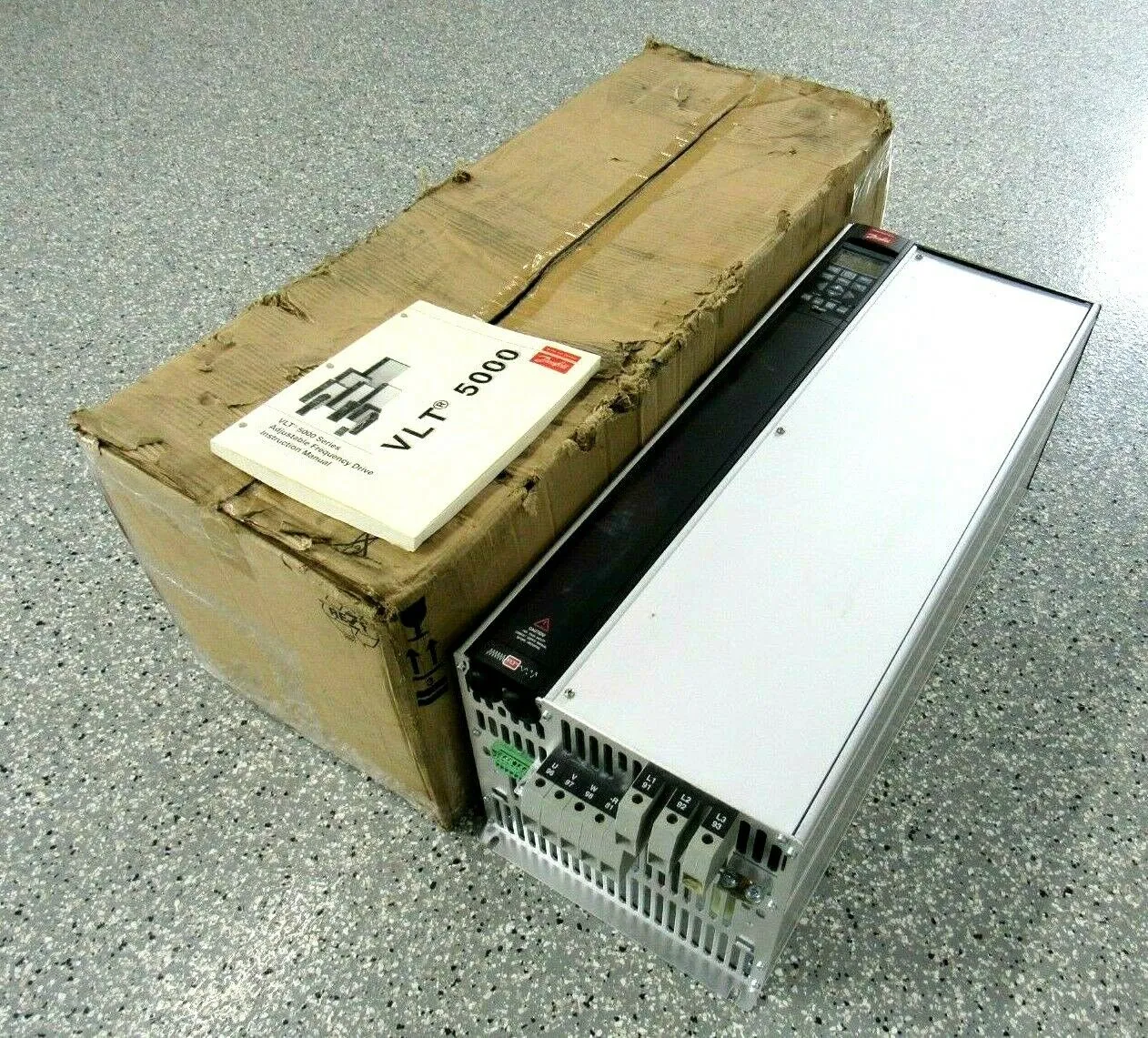 NEW DANFOSS VLT-5052 DRIVE 50HP 175Z4190 921206H398 VLT5052-P-T5-C20-SB-R1-DL