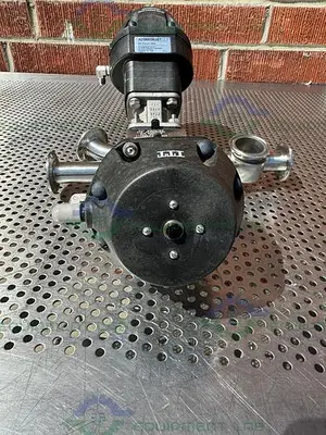 USED 2 ITT PURE FLO ADVANTAGE STAINLESS STEEL DIAPHRAGM VALVE W/ 1" SANITARY FITTINGS