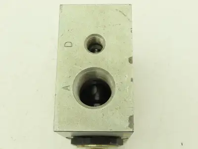 Dana 987618 Hydraulic Manifold Block W Flow Control Valve