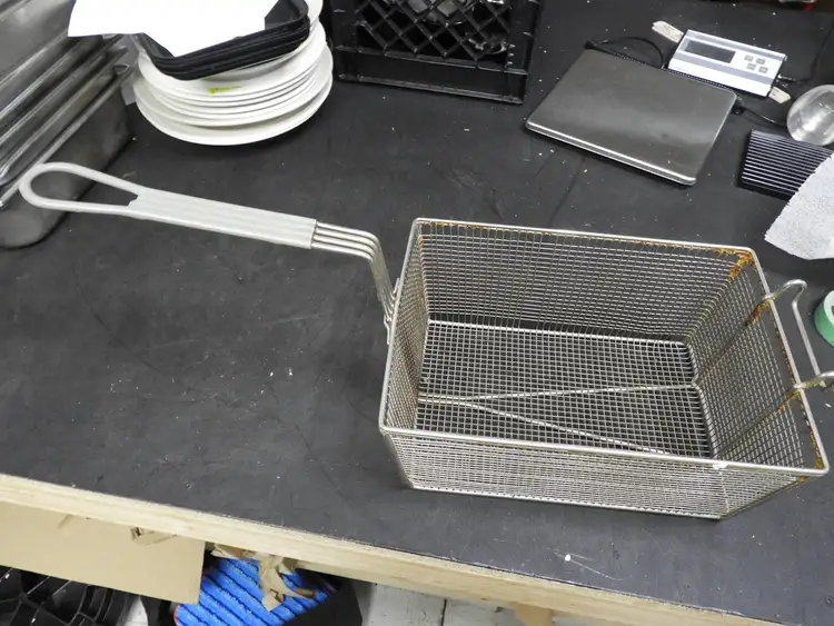 Used Winco Used Winco 13.5"x9.5"x6" Commercial Deep Fryer Basket Food, Restaurant, & Bakery Parts & Accessories Illinois US | Falcon Restaurant Supply #1376618