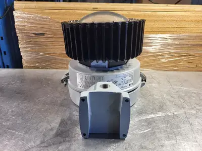 NEW CROUSE-HINDS VMVL-11-2TW-R1-UNV1-S890