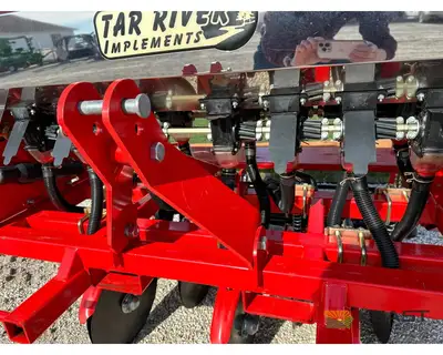 Used TAR RIVER _UNKNOWN_ Food Plot Seeders Iowa US | Keast Enterprises #1360509