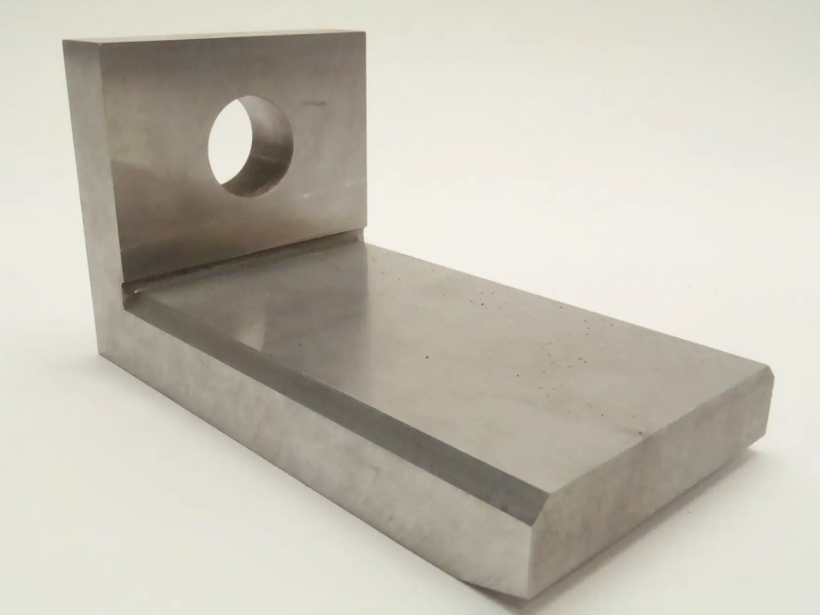HDPSK019S529 | Industrial Ultimate  L-Bracket. 7-5/16" L X 3-15/16" W X 4" Inch H - New