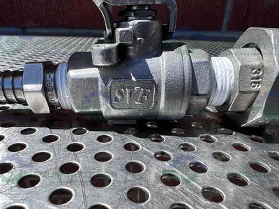 USED SVF CF8M 1000 WOG BALL VALVE W/ 1/2" HOSE FITTING