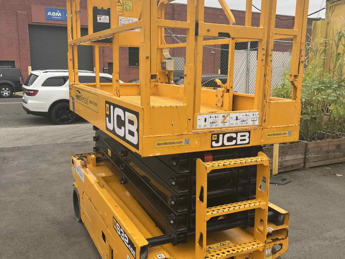 USED 2023 JCB S3246E