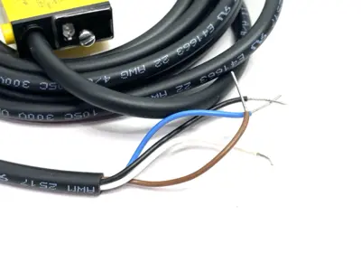 USED BANNER ENGINEERING MINI-BEAM DIVERGENT DIFFUSE SENSOR RANGE: 130MM 26264