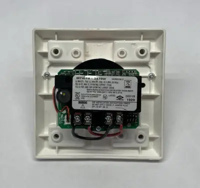 USED EATON WHEELOCK MULTITONE STROBE AUDIBLE ALARM, WHITE, WEATHERPROOF