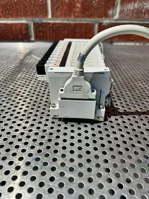 Used LOT OF 12 - SMC VQ2100-5 SOLENOID VALVE MANIFOLD 0.1-0.7 MPA Electronics & Components California US | Equipment Lab #1271595