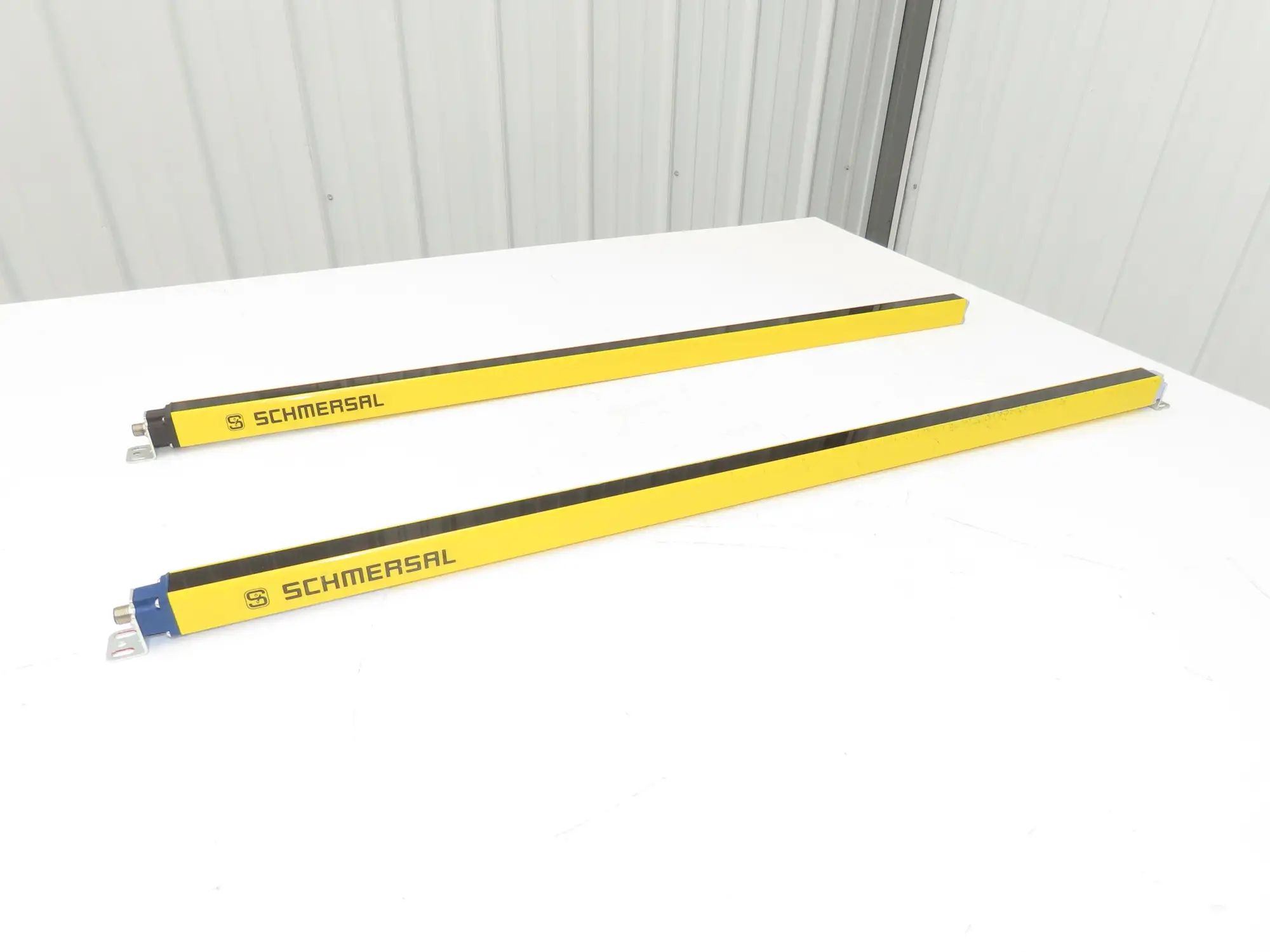 Schmersal SLC440COM-ER-0890-14 Safety Light Curtain Transmitter & Receiver Set