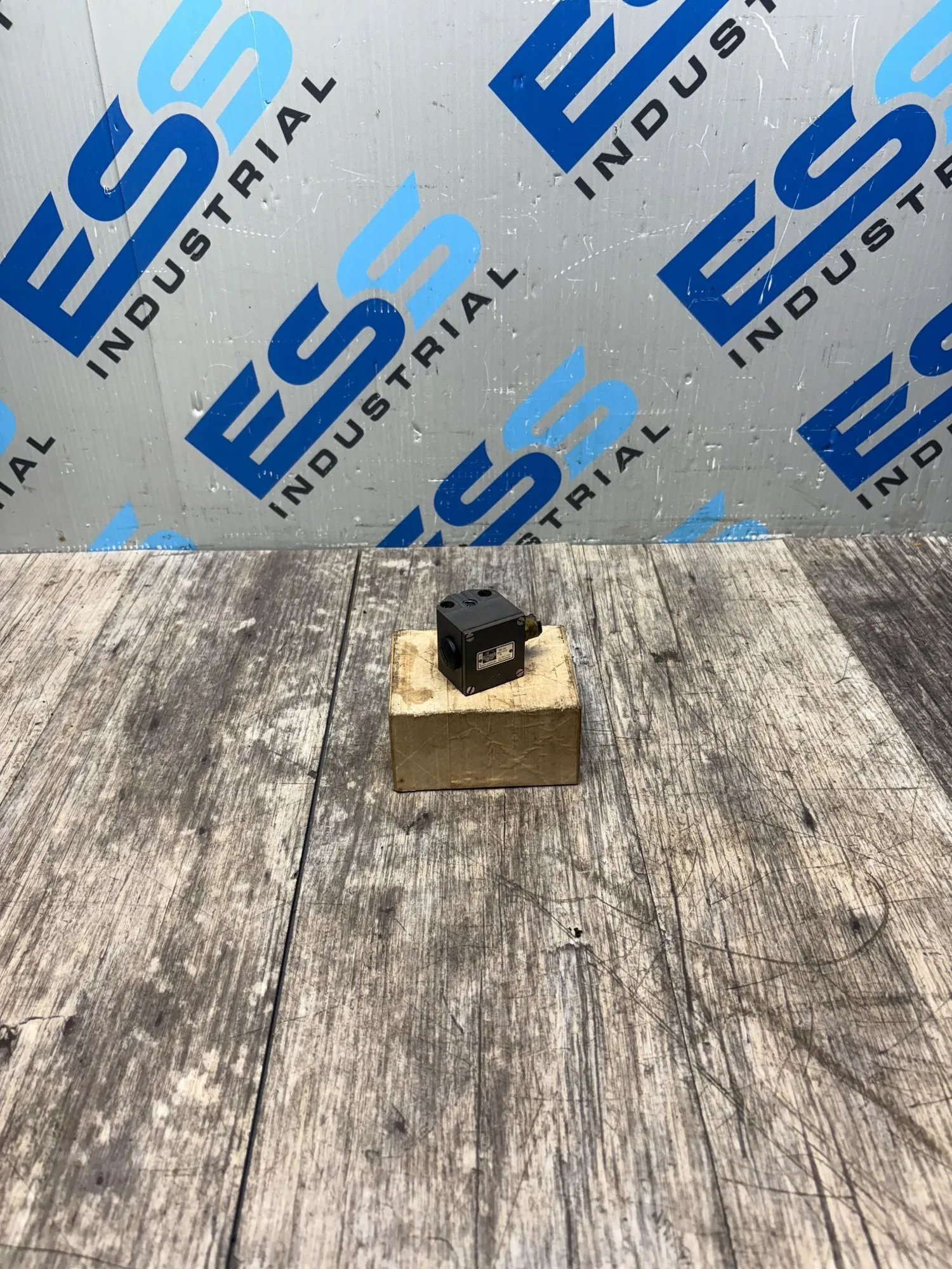 Used EUCHNER D08-552-M Misc Electrical & Power Parts South Carolina US | ESS Industrial Equipment Sales #1329126