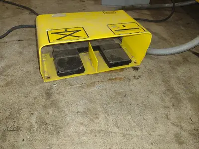 6' X 39" SOUTHWORTH HYDRAULIC ROLLER TOP LIFT TABLE: YOBRO #24781