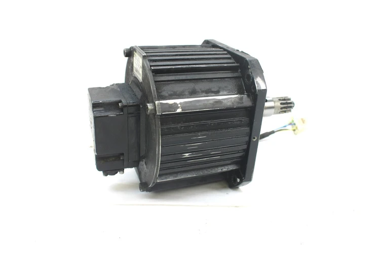 Used YASKAWA SGMRS-12A2B-YR11 Servo Motors Kentucky US | Industrial Parts R Us Inc. #357313