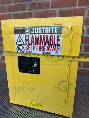 USED JUSTRITE 4 GALLON FLAMMABLE LIQUID STORAGE CABINET W/ SOFT CLOSE DOORS, KEY