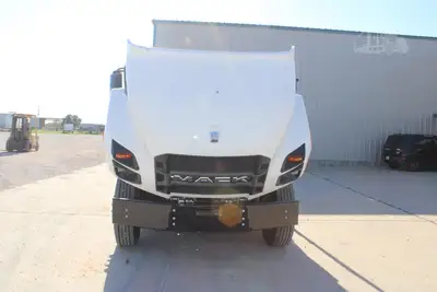 New | in-Stock 2025 MACK MD6 Hooklifts & Roll-Offs Texas US | Roll Off Truck World #1491908