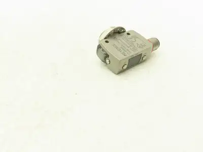 Keyence LR-ZB90CB Self-Contained CMOS Photoelectric Laser Proximity Sensor