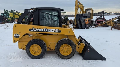 USED 2004 DEERE 240 II