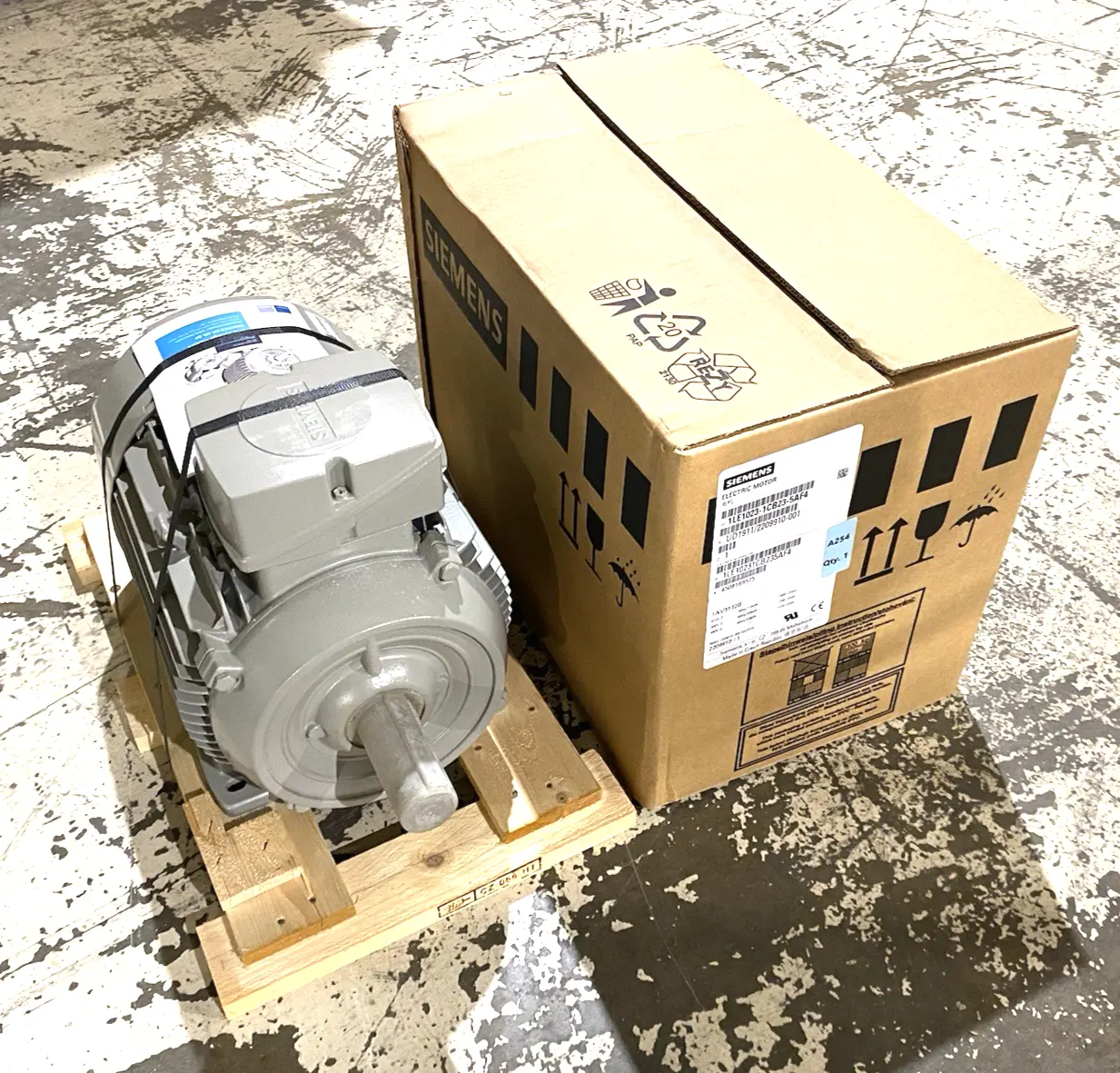 New | in-Stock SIEMENS EAGLE LINE SIMOTICS NEMA PREMIUM EFF. MOTOR Motors (misc) | Maverick Industrial Sales #1100051