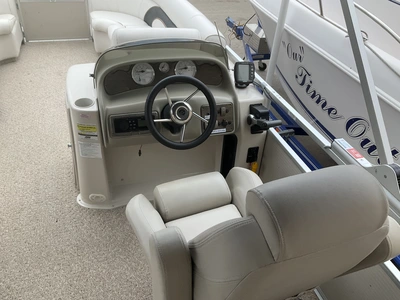 USED 2005 PREMIER 225 LEGEND