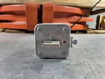 NEW BUSSMAN 170M8637